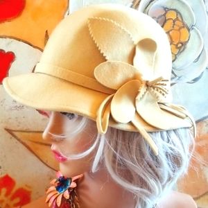 SAN DIEGO HAT Wool Gold YellCOow Cloche Chapeaux Flower Side Cottagecore Hat NWT